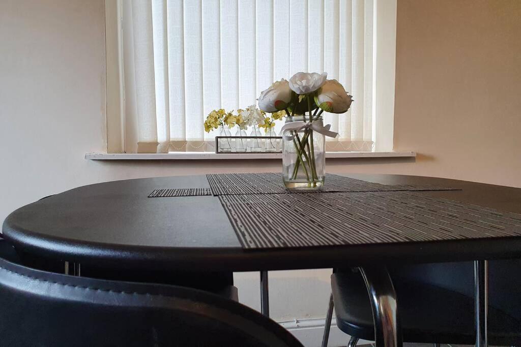 Pomfret House, 3 Bedrooms, Burnley Central, Contractors And Groups First Choice, Free Parking Εξωτερικό φωτογραφία