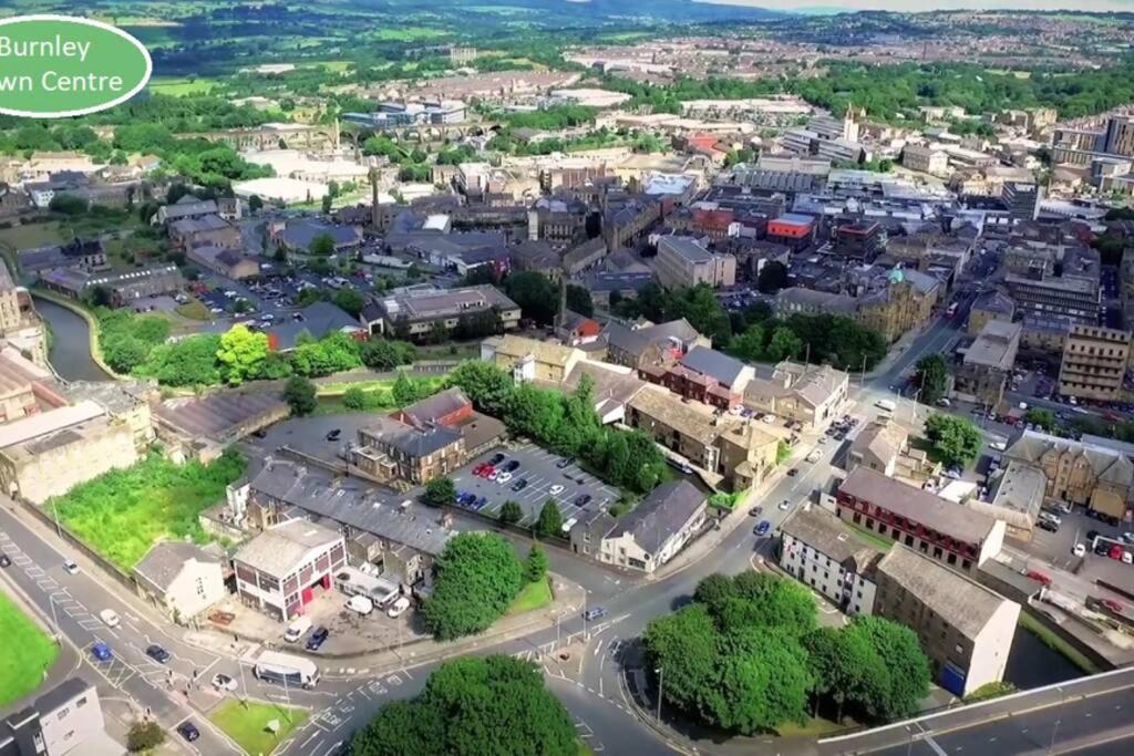 Pomfret House, 3 Bedrooms, Burnley Central, Contractors And Groups First Choice, Free Parking Εξωτερικό φωτογραφία