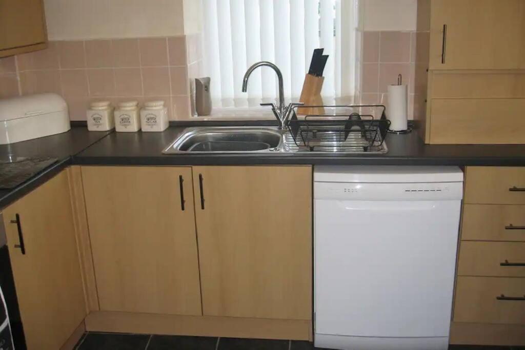 Pomfret House, 3 Bedrooms, Burnley Central, Contractors And Groups First Choice, Free Parking Εξωτερικό φωτογραφία
