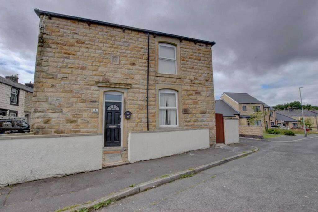 Pomfret House, 3 Bedrooms, Burnley Central, Contractors And Groups First Choice, Free Parking Εξωτερικό φωτογραφία